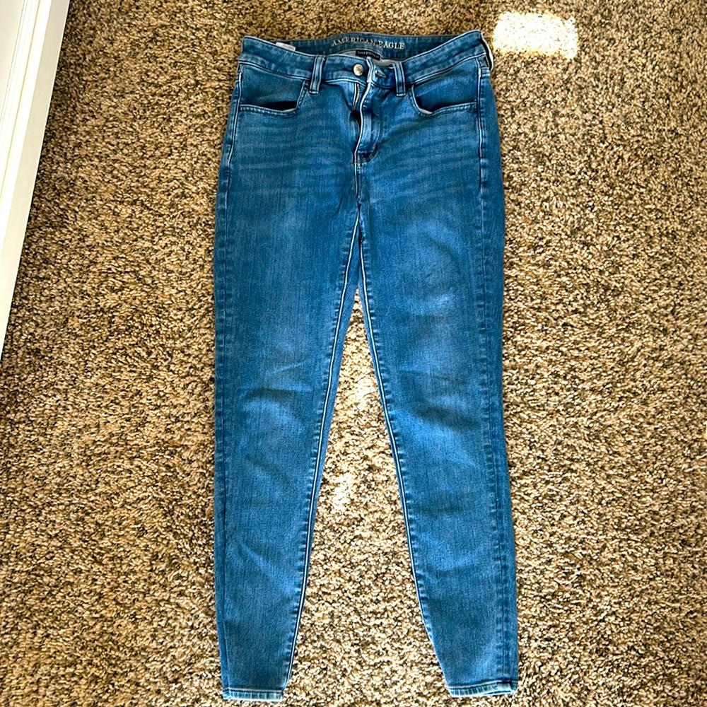American Eagle skinny blue jeans 
Size 6
Super Stretchy